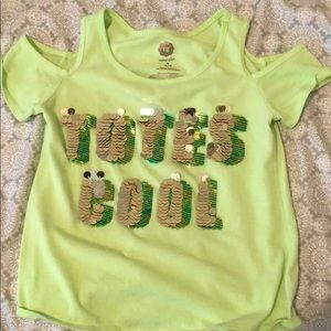 Total girl shoulder out Tee shirt